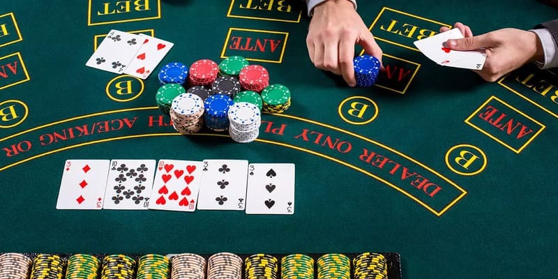 Poker được nhiều người yêu thích bởi trải nghiệm hồi hộp, kịch tính